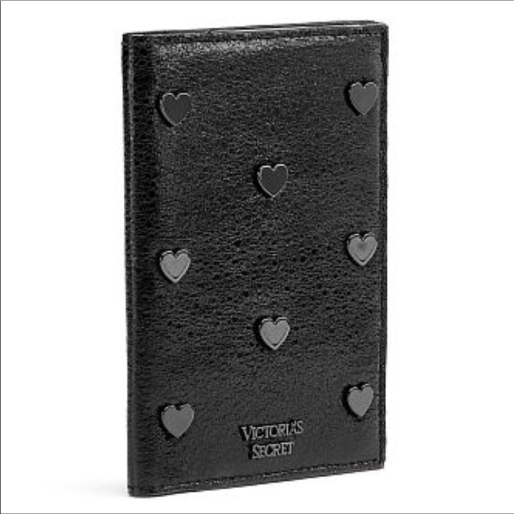 🥰Last one🥰Victoria’sSecret Pop Heart Metallic Passport Cover